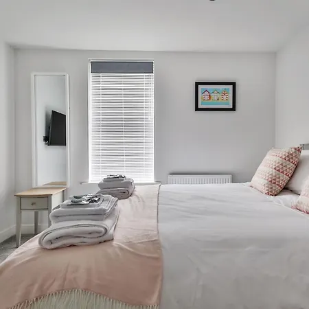 Finest Retreats - 13 Belle House - 2 Apartment *